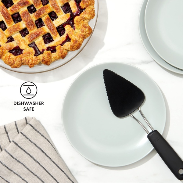 OXO Good Grips Black Nylon Flexible Pie Server - Image 4